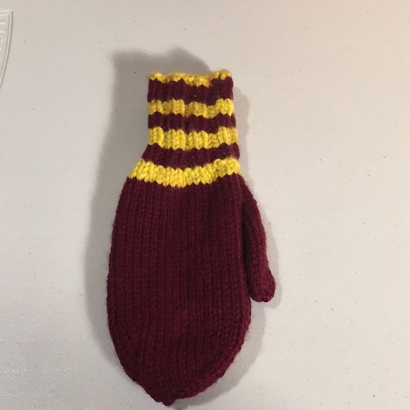 Hand Knit Child’s Winter Hat & 2 Pairs Mittens - Picture 8 of 12